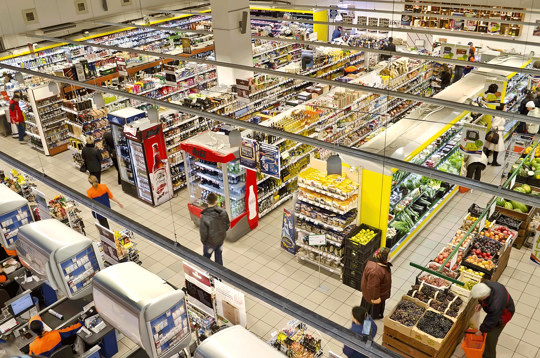 Retail environment showing E-paper POP display applications